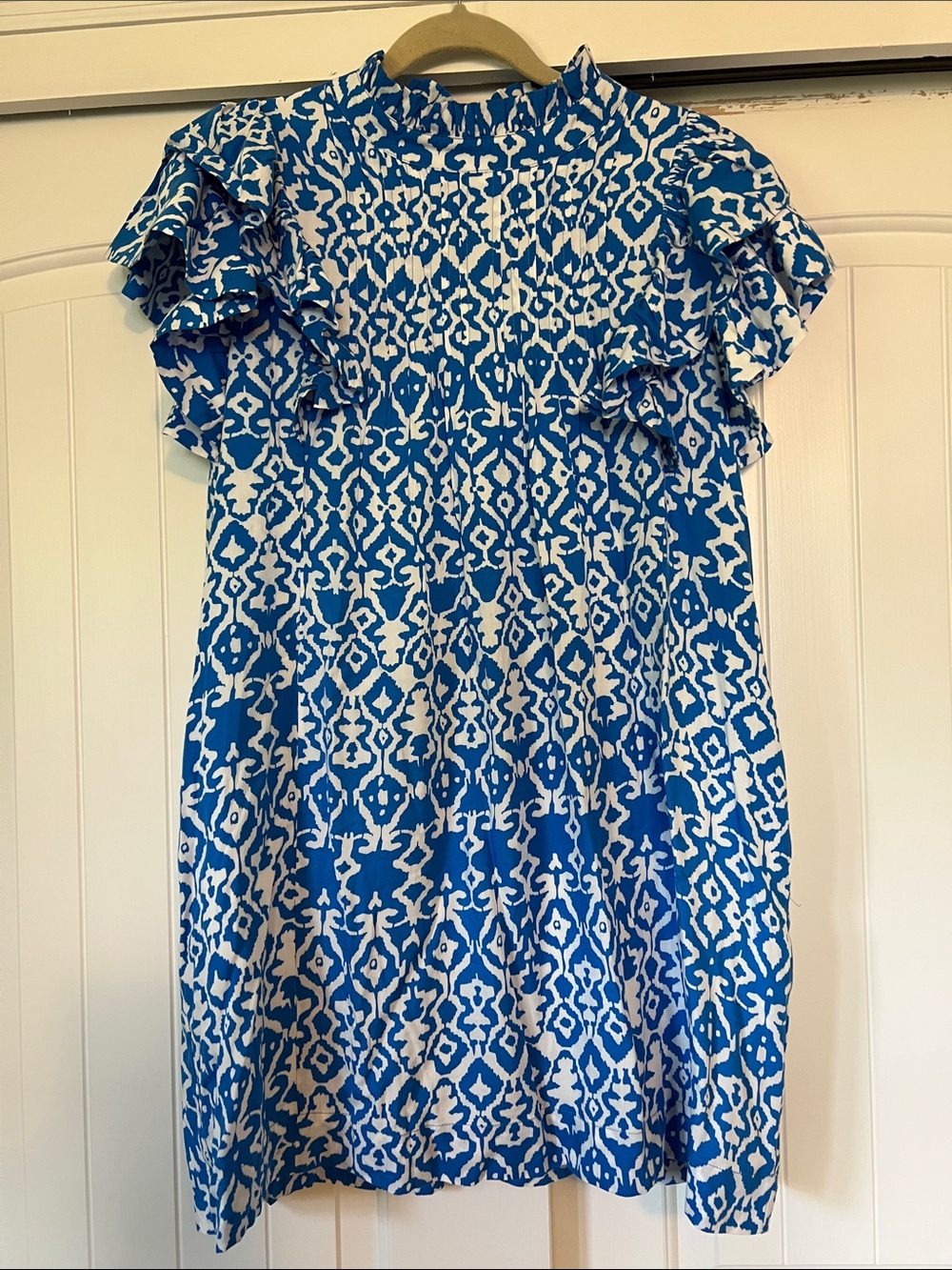 Hyacinth House Blue and White Printed Ruffle-Shoulder Mini Dress - Large